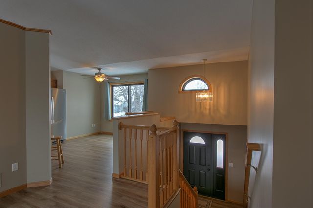 1220 10th Avenue SE, Cambridge, MN 55008