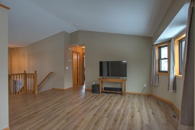 1220 10th Avenue SE, Cambridge, MN 55008