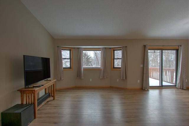 1220 10th Avenue SE, Cambridge, MN 55008