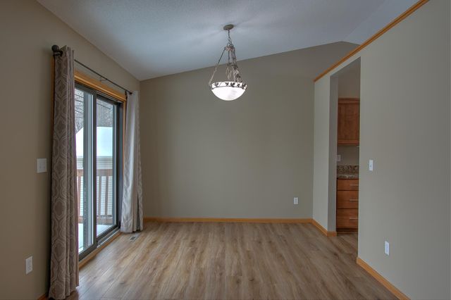 1220 10th Avenue SE, Cambridge, MN 55008