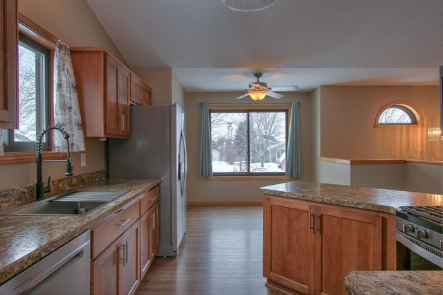 1220 10th Avenue SE, Cambridge, MN 55008