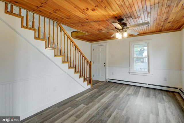 157 S WOLF ST, Manheim, PA 17545