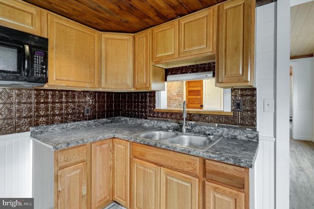 157 S WOLF ST, Manheim, PA 17545