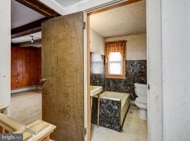 157 S WOLF ST, Manheim, PA 17545