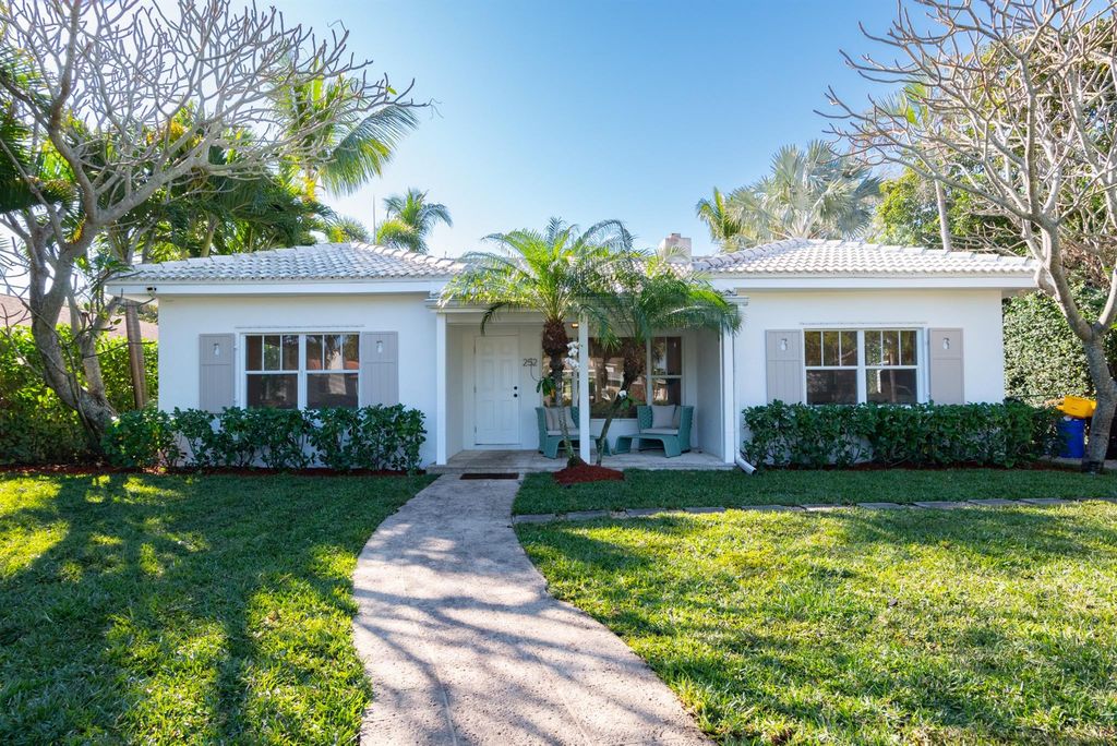 252 Bloomfield Dr, West Palm Beach, FL 33405