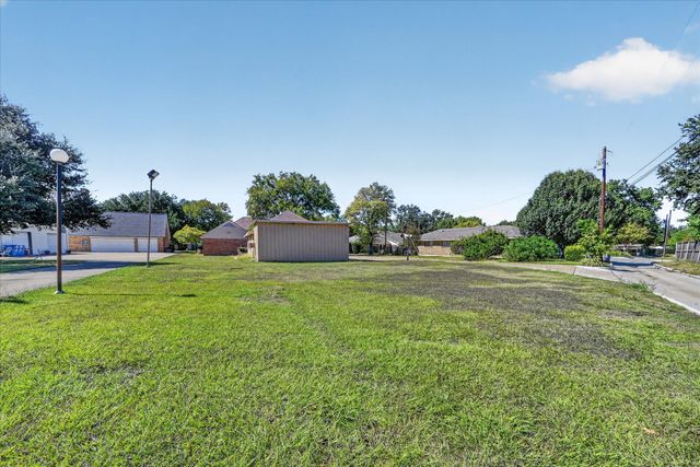 206 Harris Drive, Sunnyvale, TX 75182