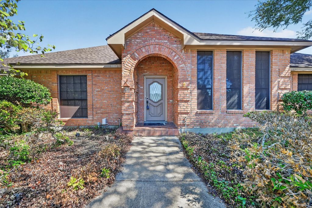 206 Harris Drive, Sunnyvale, TX 75182