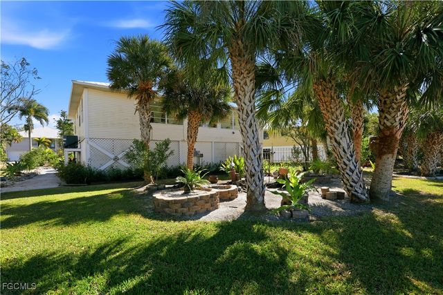 7692 Myrsine CIR, Bokeelia, FL 33922