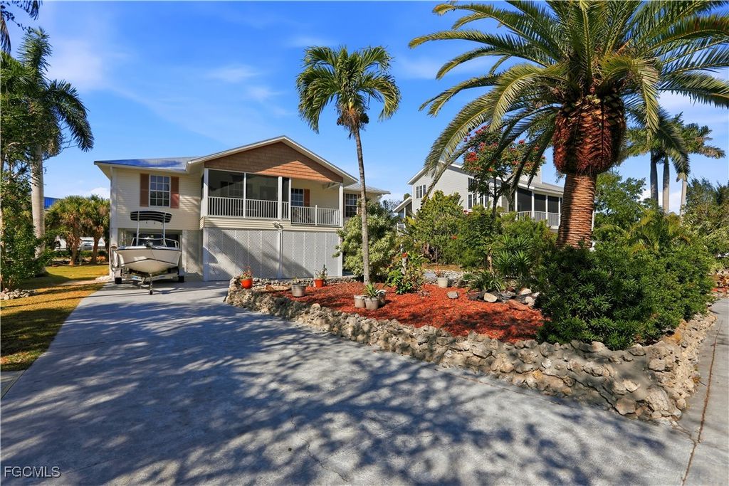 7692 Myrsine CIR, Bokeelia, FL 33922