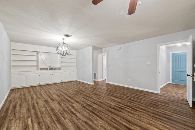 404 S 14th Street, West Columbia, TX 77486
