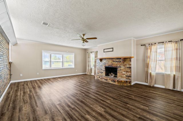 404 S 14th Street, West Columbia, TX 77486