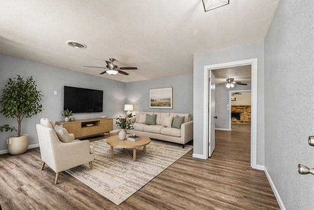 404 S 14th Street, West Columbia, TX 77486