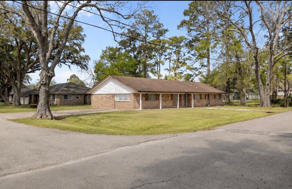 404 S 14th Street, West Columbia, TX 77486