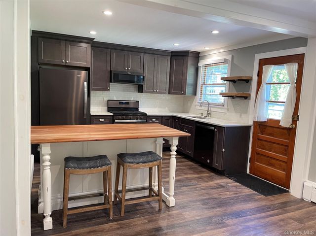 77 Boulevard Avenue, Greenlawn, NY 11740