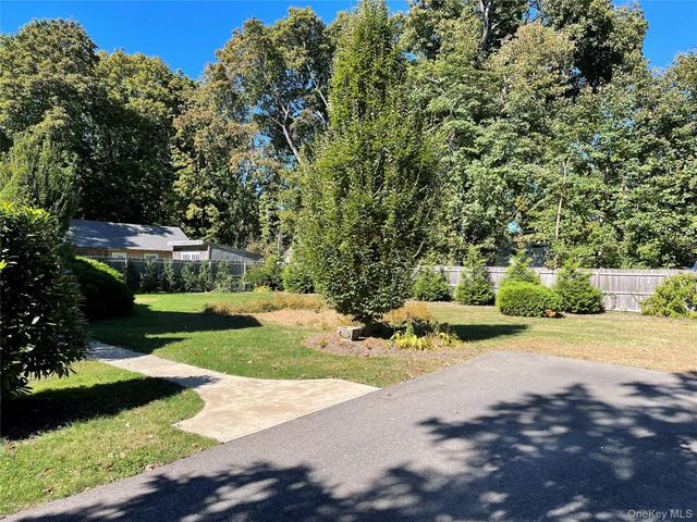 77 Boulevard Avenue, Greenlawn, NY 11740