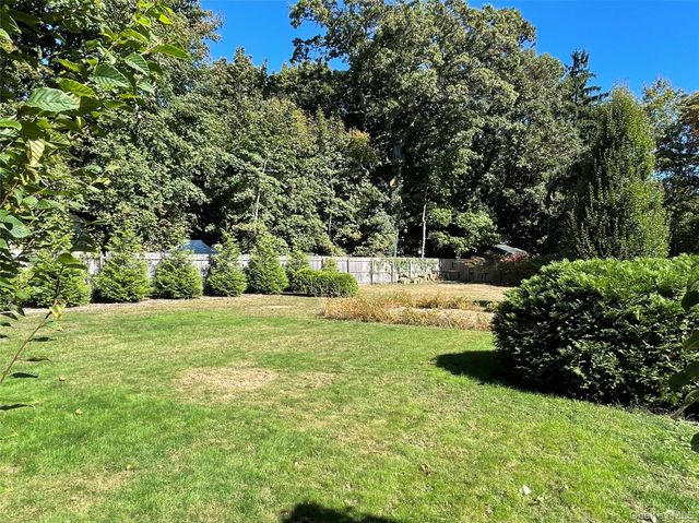 77 Boulevard Avenue, Greenlawn, NY 11740