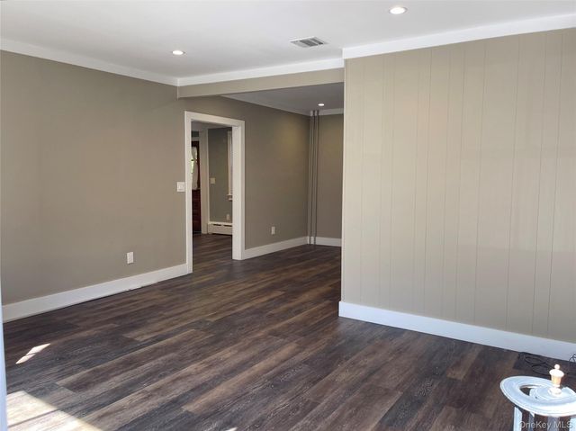 77 Boulevard Avenue, Greenlawn, NY 11740