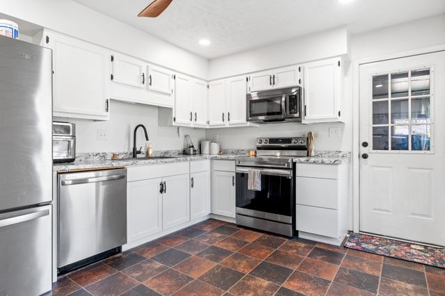 35 McGee Loop, Jackson, TN 38305