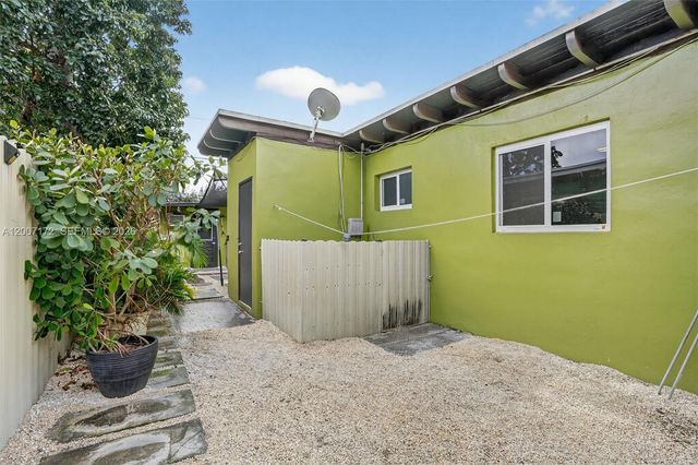 270 NW 106th St, Miami, FL 33150