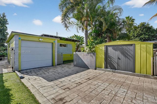 270 NW 106th St, Miami, FL 33150