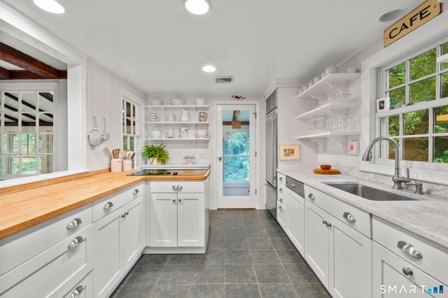 211 Newtown Turnpike, Wilton, CT 06897