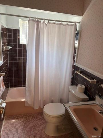 29515 Milton Avenue, Madison Heights, MI 48071