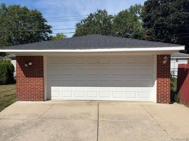 29515 Milton Avenue, Madison Heights, MI 48071