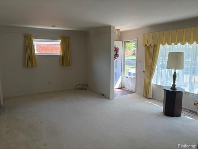 29515 Milton Avenue, Madison Heights, MI 48071