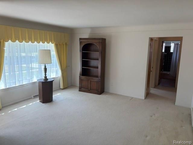 29515 Milton Avenue, Madison Heights, MI 48071