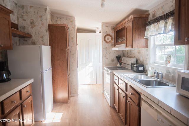 107 FOLKLORE Drive, Satsuma, FL 32189