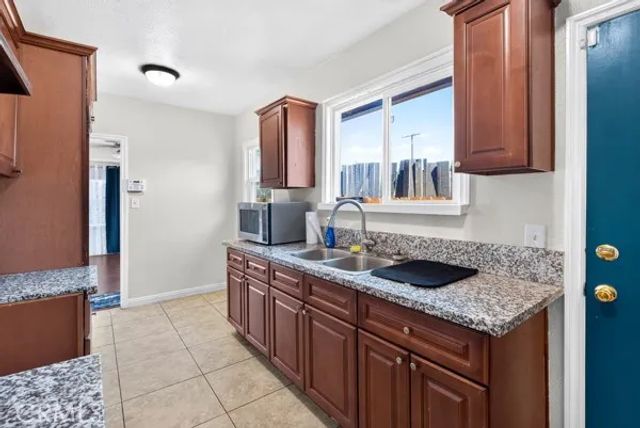983 Wall Avenue, San Bernardino, CA 92410