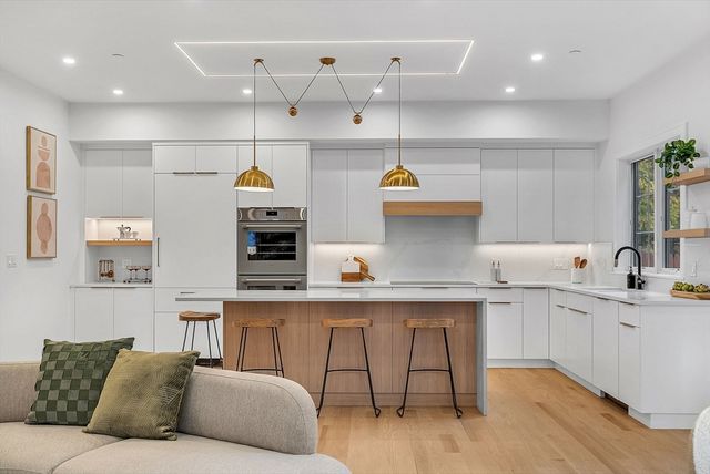 280 Nevada 280, Newton, MA 02460