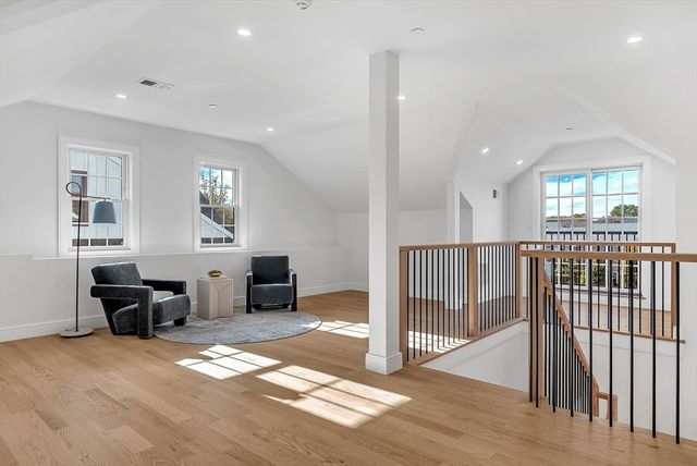 280 Nevada 280, Newton, MA 02460