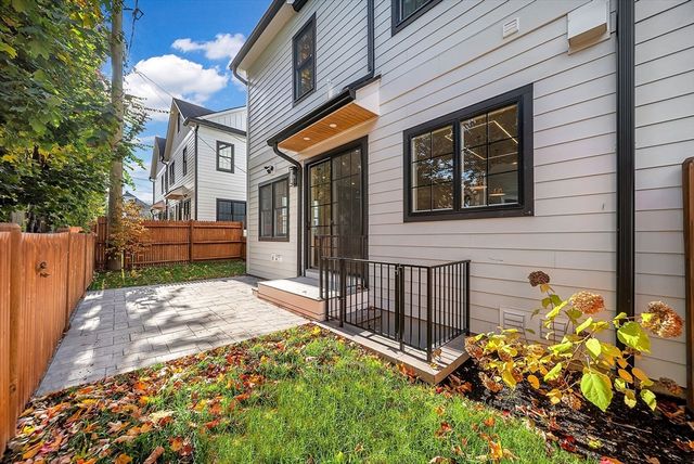 280 Nevada 280, Newton, MA 02460