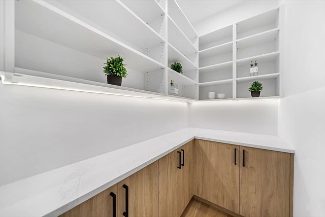 280 Nevada 280, Newton, MA 02460