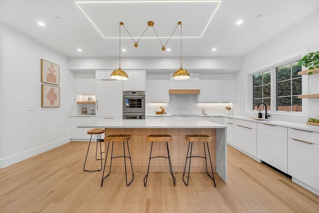 280 Nevada 280, Newton, MA 02460