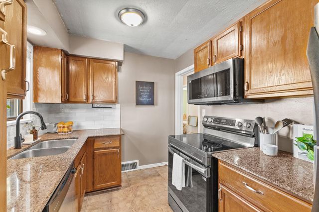 1965 Montana Avenue E, Saint Paul, MN 55119