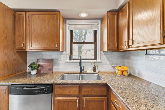 1965 Montana Avenue E, Saint Paul, MN 55119