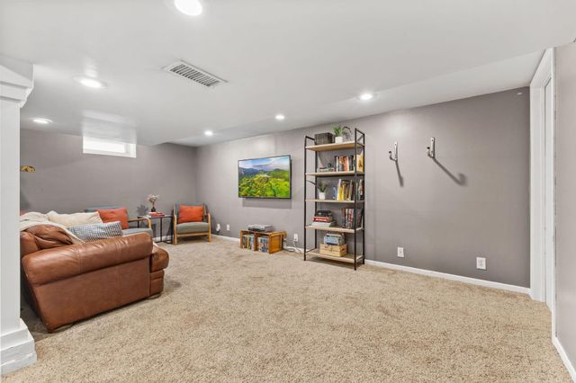 1965 Montana Avenue E, Saint Paul, MN 55119