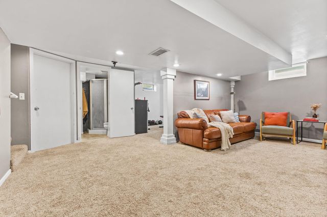 1965 Montana Avenue E, Saint Paul, MN 55119