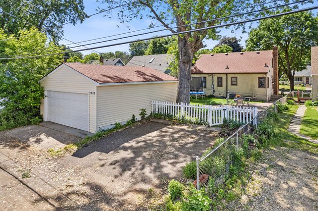 1965 Montana Avenue E, Saint Paul, MN 55119