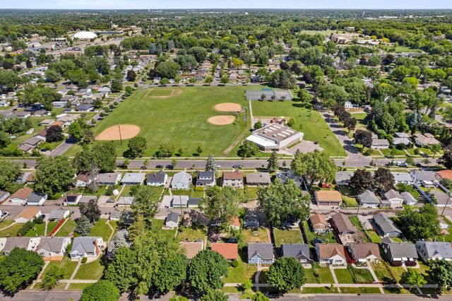 1965 Montana Avenue E, Saint Paul, MN 55119