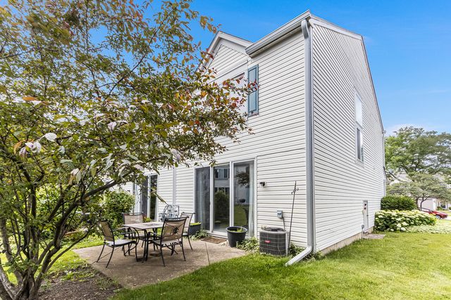 2572 Arcadia Circle 2572, Naperville, IL 60540