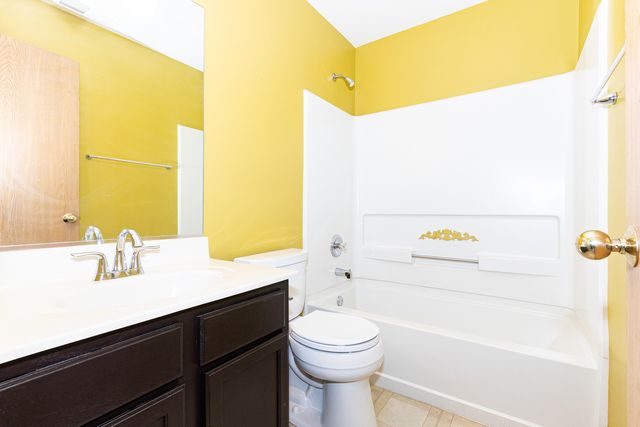 2572 Arcadia Circle 2572, Naperville, IL 60540