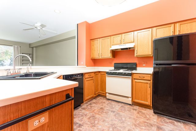 2572 Arcadia Circle 2572, Naperville, IL 60540