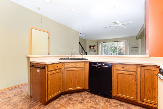 2572 Arcadia Circle 2572, Naperville, IL 60540