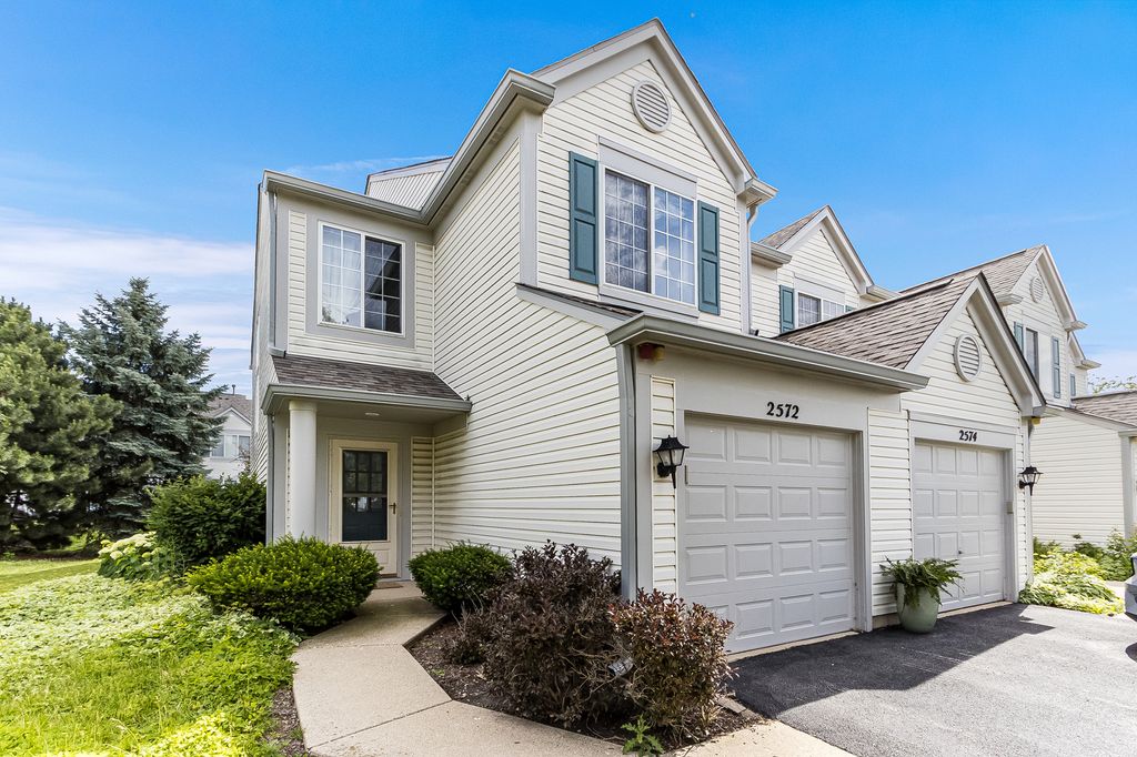 2572 Arcadia Circle 2572, Naperville, IL 60540
