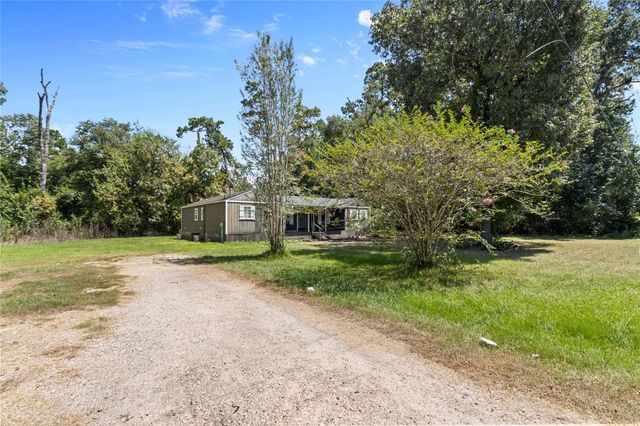 15017 Twin Lake Drive, Conroe, TX 77306