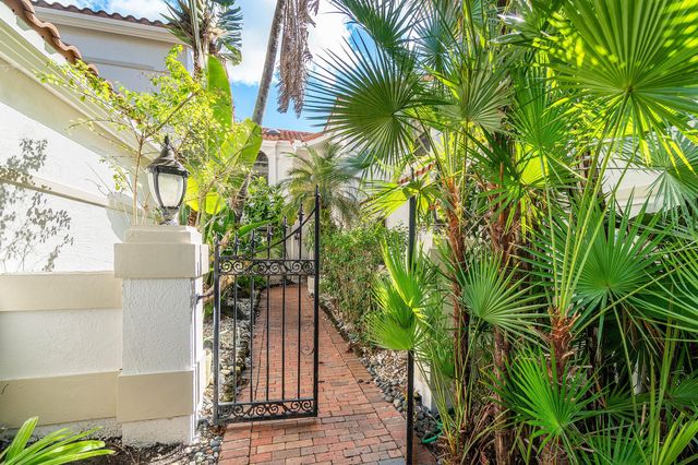22640 Caravelle Circle, Boca Raton, FL 33433