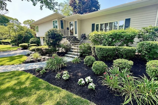 33 Glendale Road, Marblehead, MA 01945
